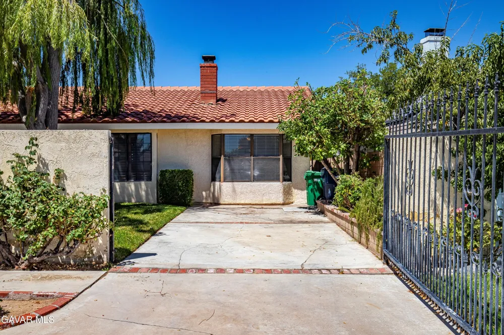 43029 Ed Halley Place Lancaster, CA 93536