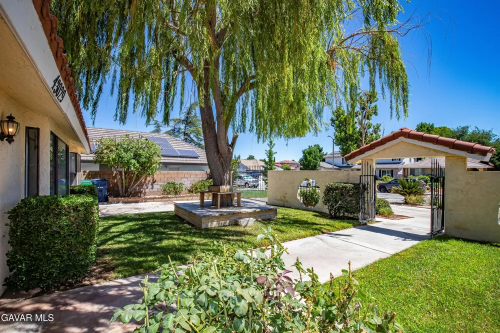 43029 Ed Halley Place Lancaster, CA 93536