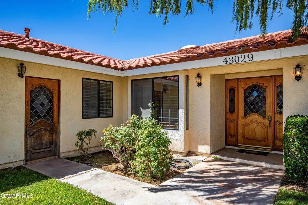 43029 Ed Halley Place Lancaster, CA 93536