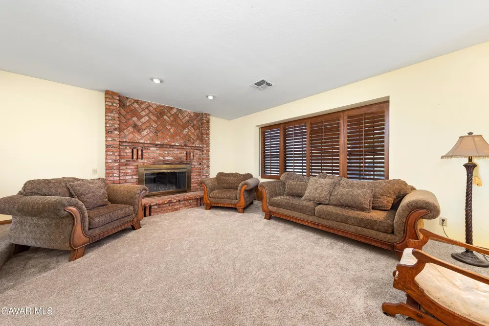 43029 Ed Halley Place Lancaster, CA 93536