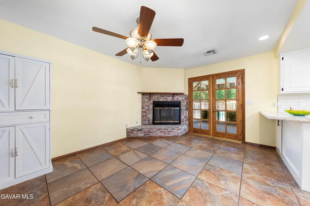 43029 Ed Halley Place Lancaster, CA 93536