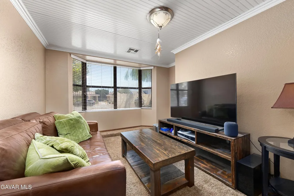 43029 Ed Halley Place Lancaster, CA 93536