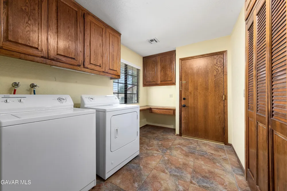 43029 Ed Halley Place Lancaster, CA 93536