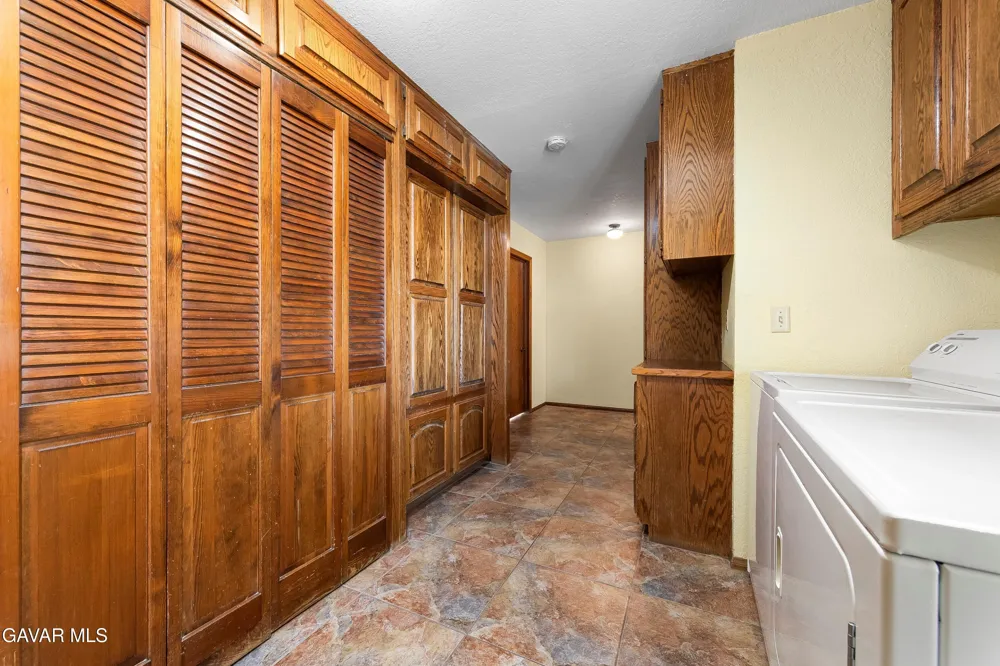 43029 Ed Halley Place Lancaster, CA 93536