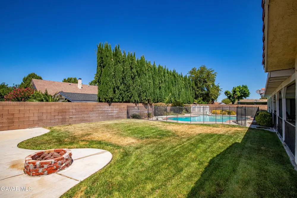 43029 Ed Halley Place Lancaster, CA 93536