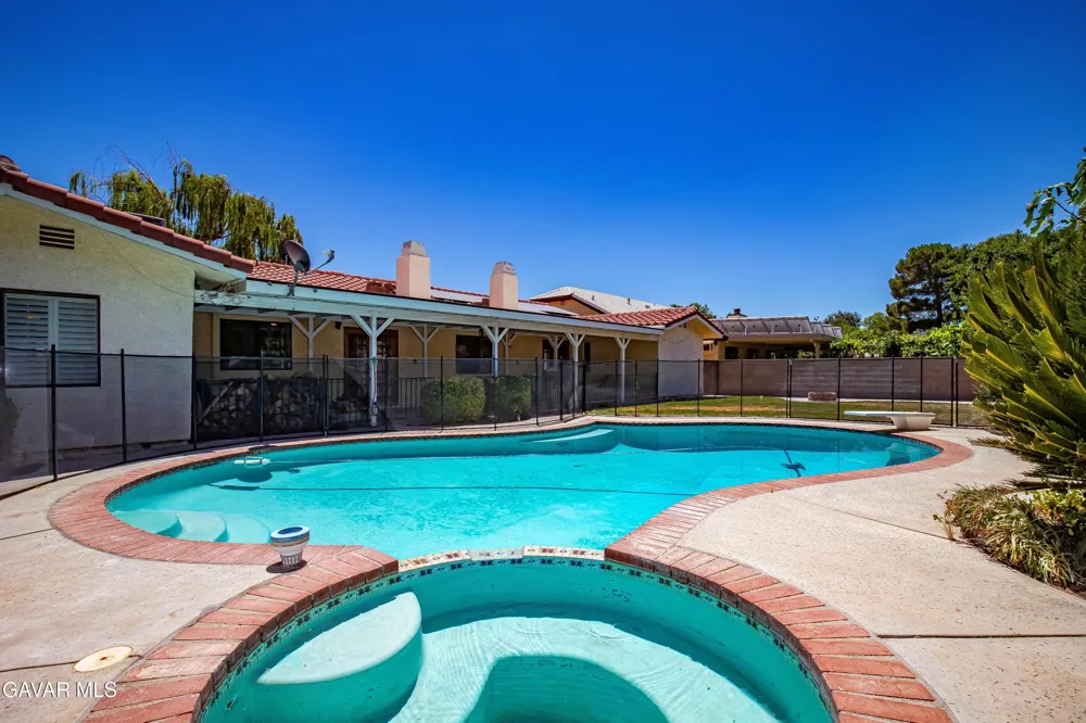 43029 Ed Halley Place Lancaster, CA 93536