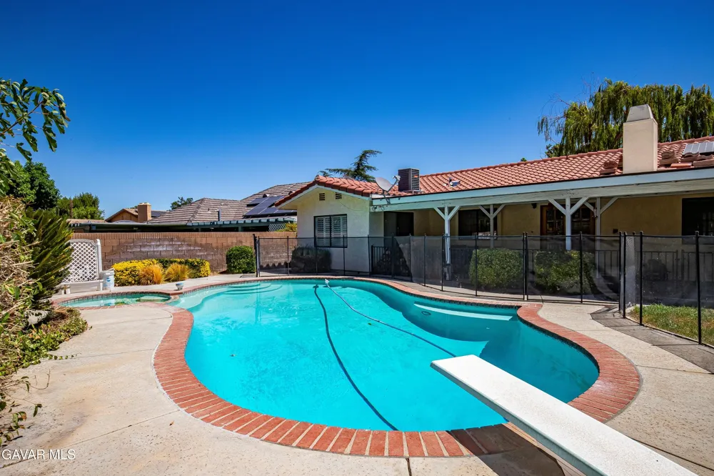 43029 Ed Halley Place Lancaster, CA 93536