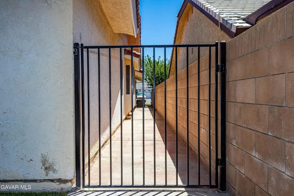43029 Ed Halley Place Lancaster, CA 93536