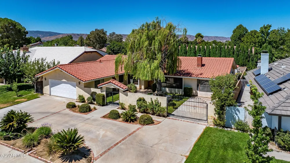 43029 Ed Halley Place Lancaster, CA 93536