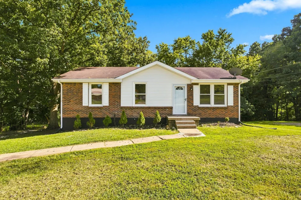 806 Kingsbury Rd Clarksville, TN 37040