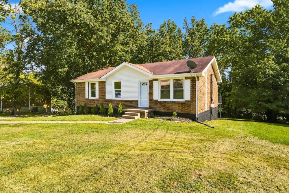 806 Kingsbury Rd Clarksville, TN 37040