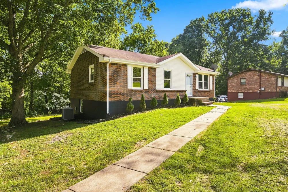 806 Kingsbury Rd Clarksville, TN 37040