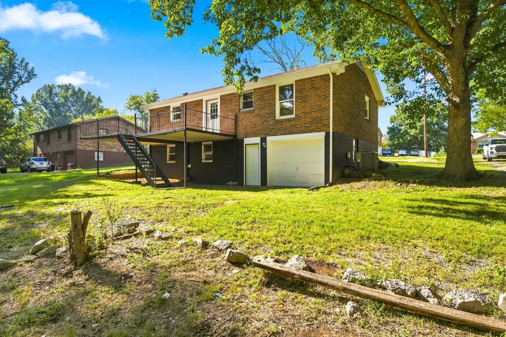 806 Kingsbury Rd Clarksville, TN 37040