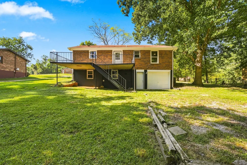 806 Kingsbury Rd Clarksville, TN 37040