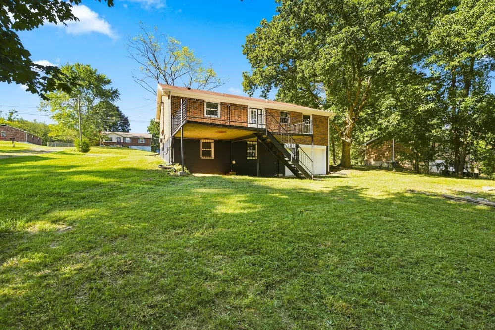 806 Kingsbury Rd Clarksville, TN 37040