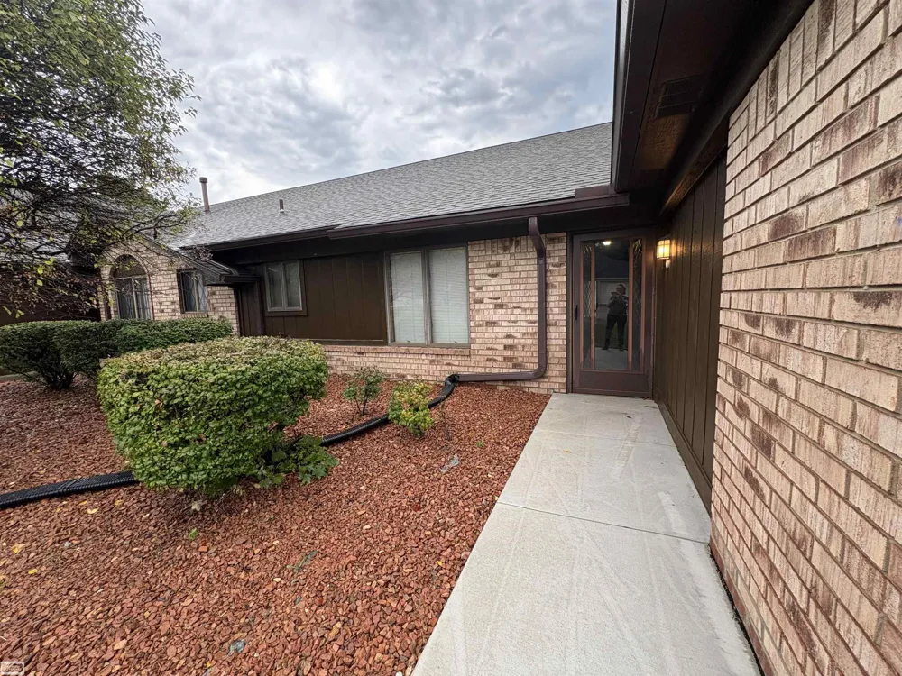 20349 Palm Meadow Dr Drive Clinton Charter Township, MI 48036