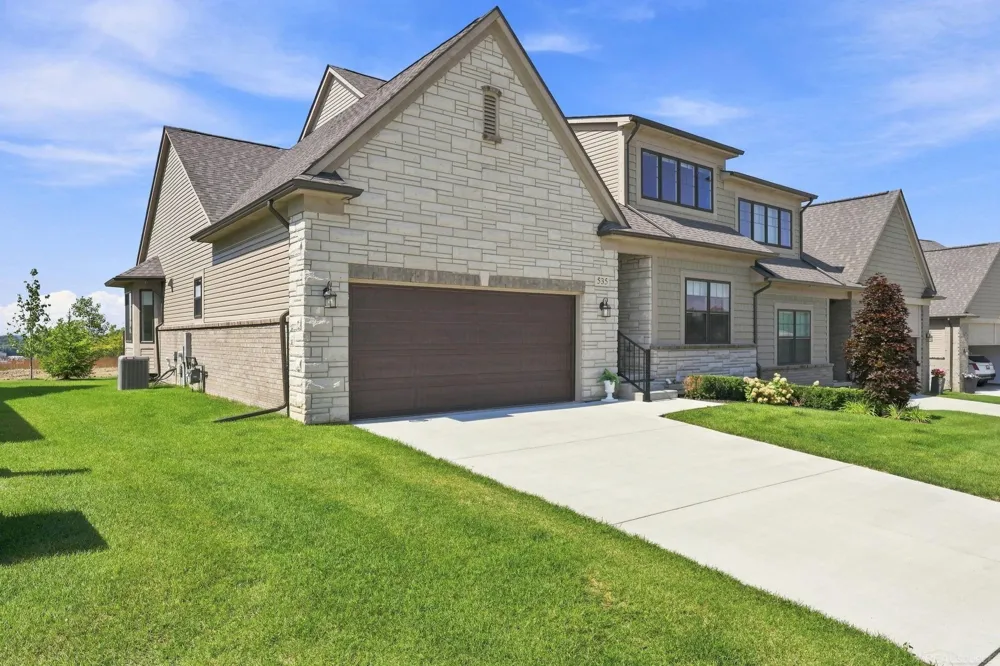 535 Cornerstone Drive Oxford Charter Township, MI 48371