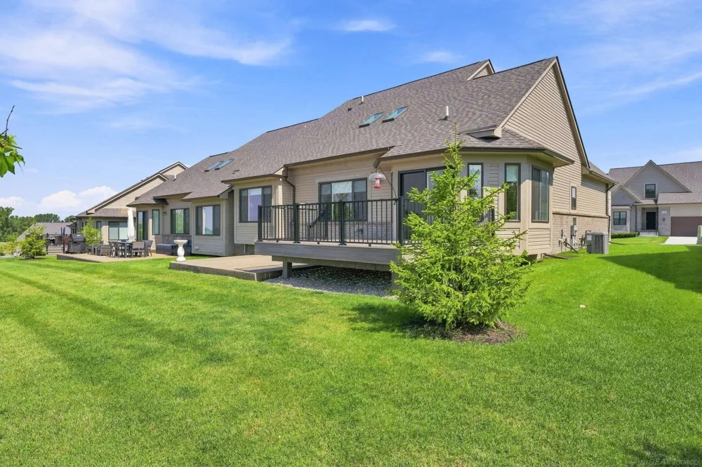 535 Cornerstone Drive Oxford Charter Township, MI 48371