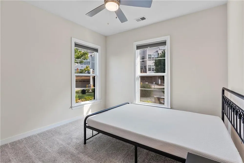 2076 Holtz Lane Atlanta, GA 30318