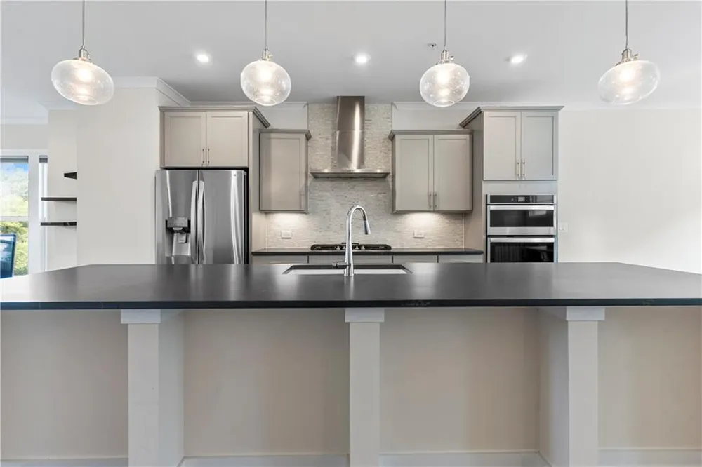 2076 Holtz Lane Atlanta, GA 30318