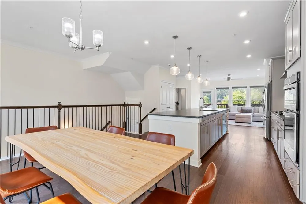 2076 Holtz Lane Atlanta, GA 30318