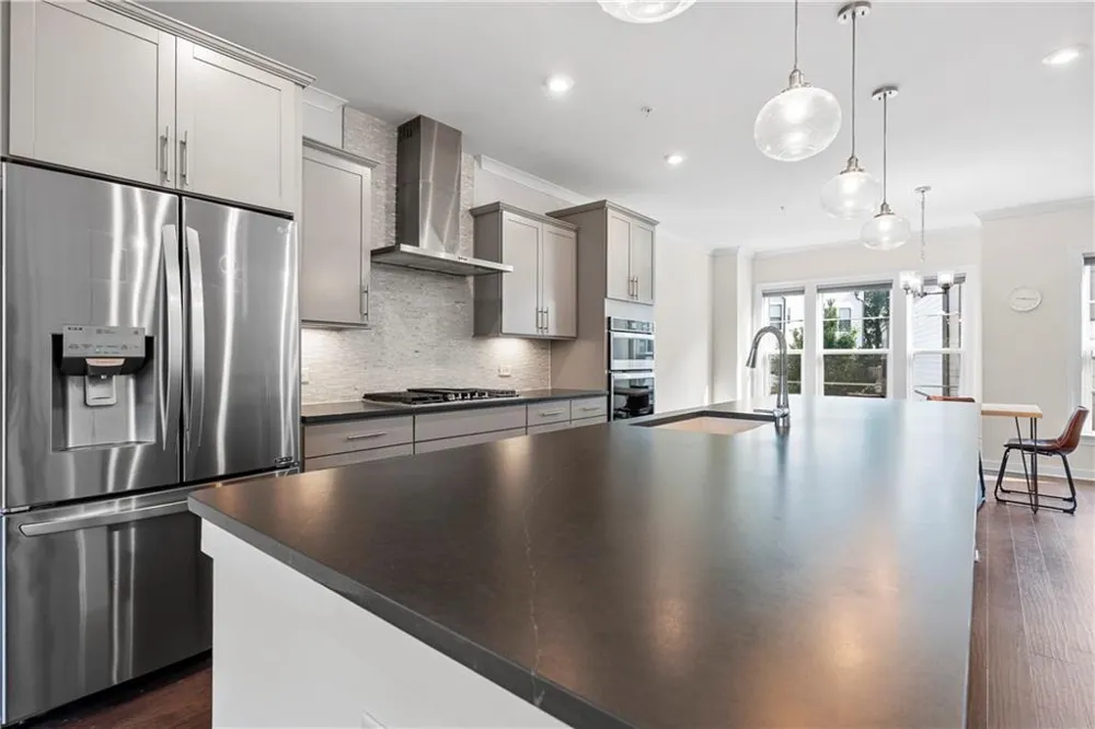 2076 Holtz Lane Atlanta, GA 30318