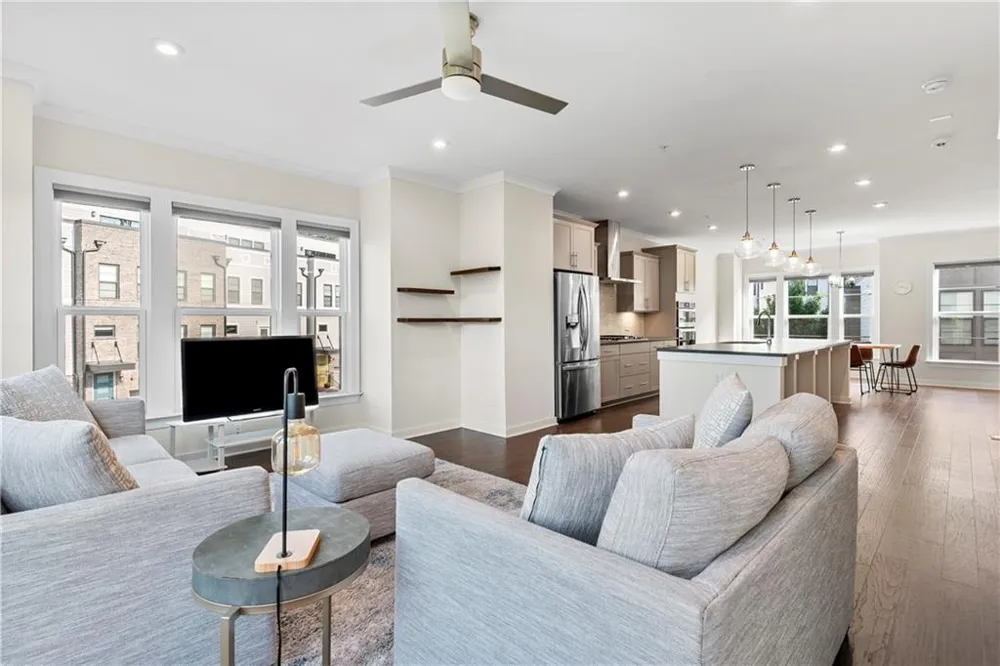 2076 Holtz Lane Atlanta, GA 30318