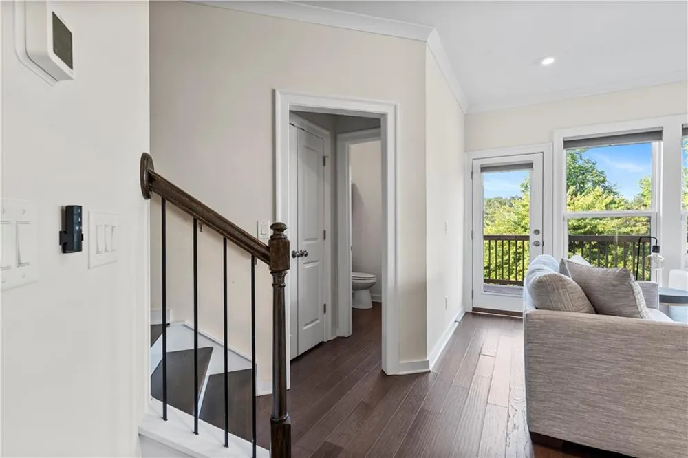 2076 Holtz Lane Atlanta, GA 30318