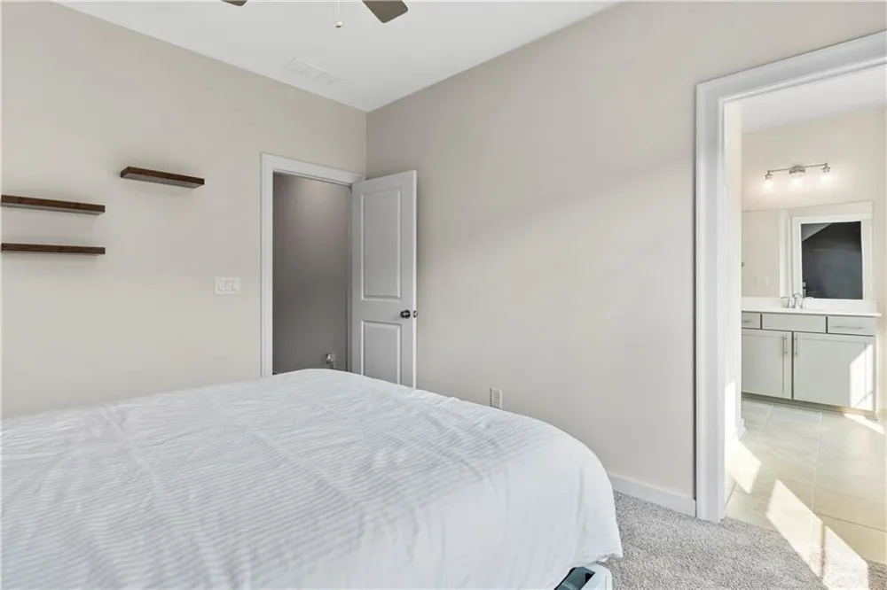 2076 Holtz Lane Atlanta, GA 30318