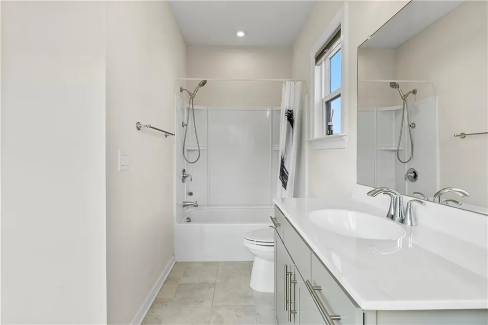 2076 Holtz Lane Atlanta, GA 30318