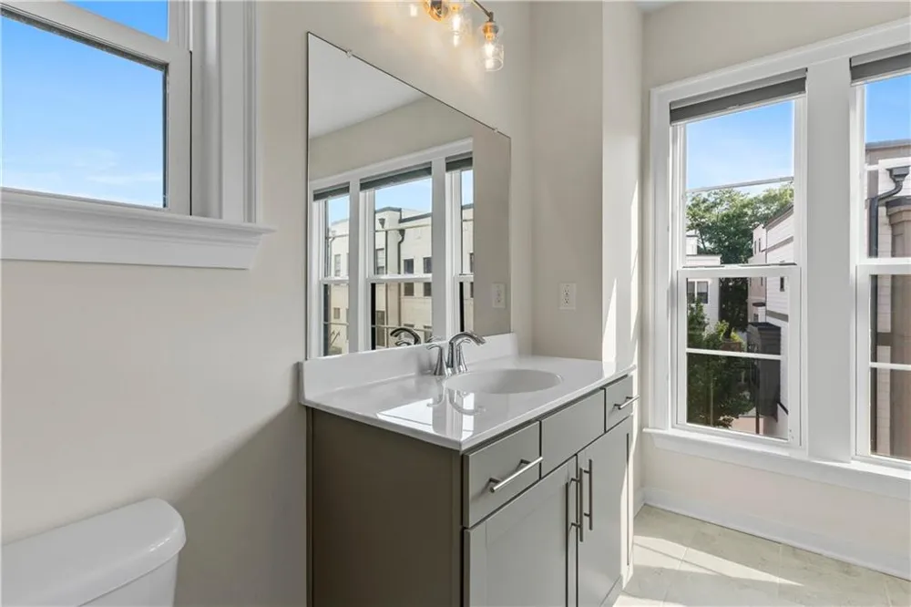 2076 Holtz Lane Atlanta, GA 30318