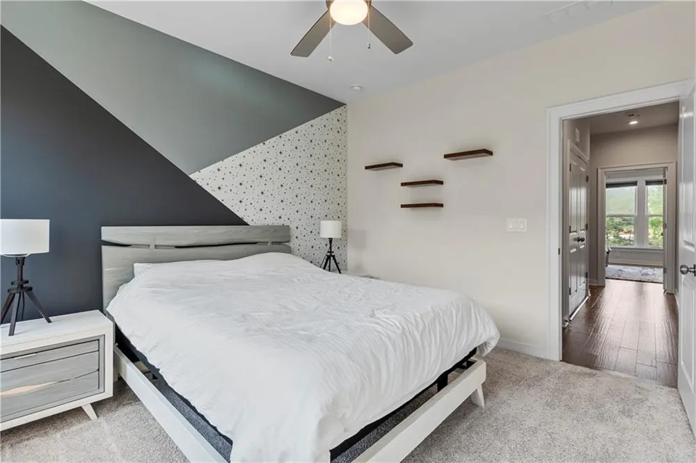 2076 Holtz Lane Atlanta, GA 30318