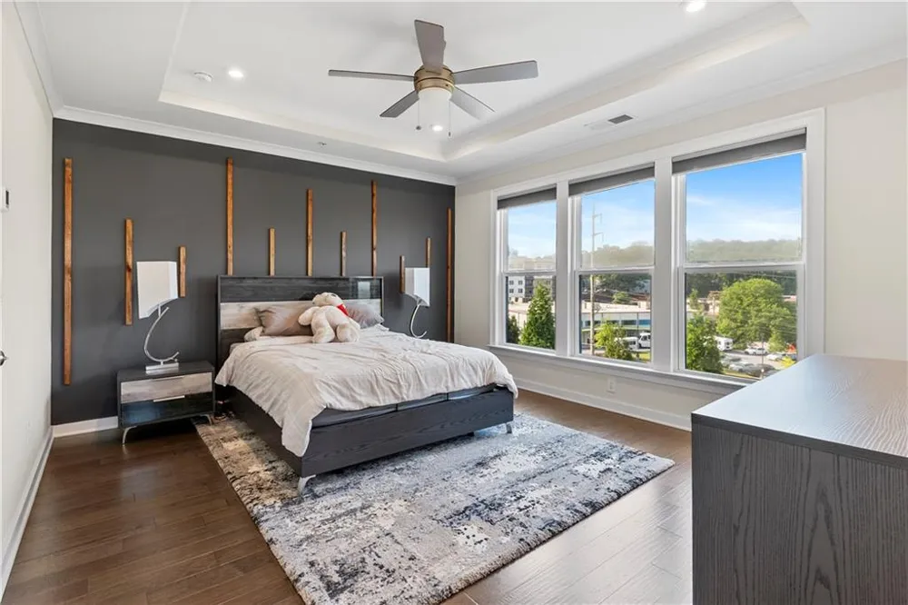 2076 Holtz Lane Atlanta, GA 30318