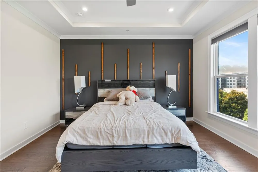 2076 Holtz Lane Atlanta, GA 30318