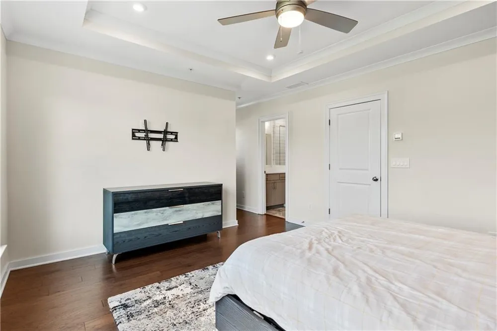 2076 Holtz Lane Atlanta, GA 30318