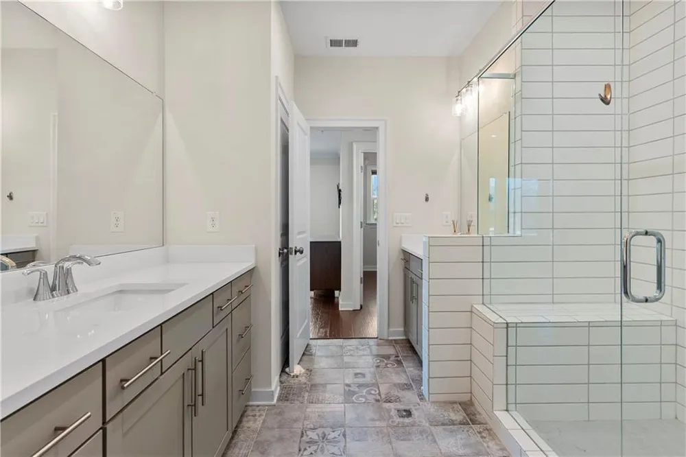 2076 Holtz Lane Atlanta, GA 30318