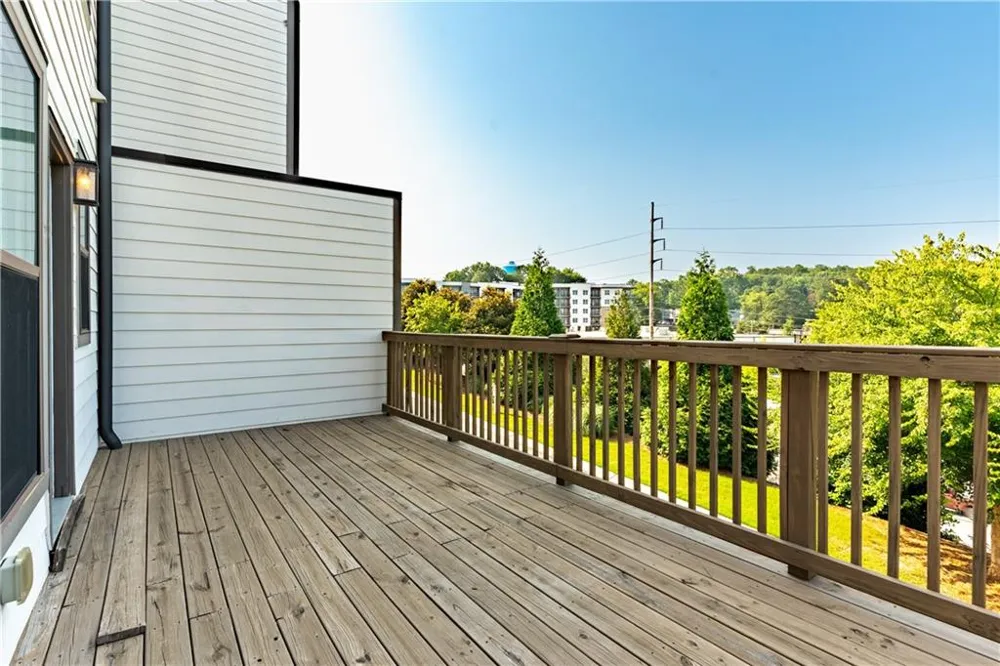 2076 Holtz Lane Atlanta, GA 30318