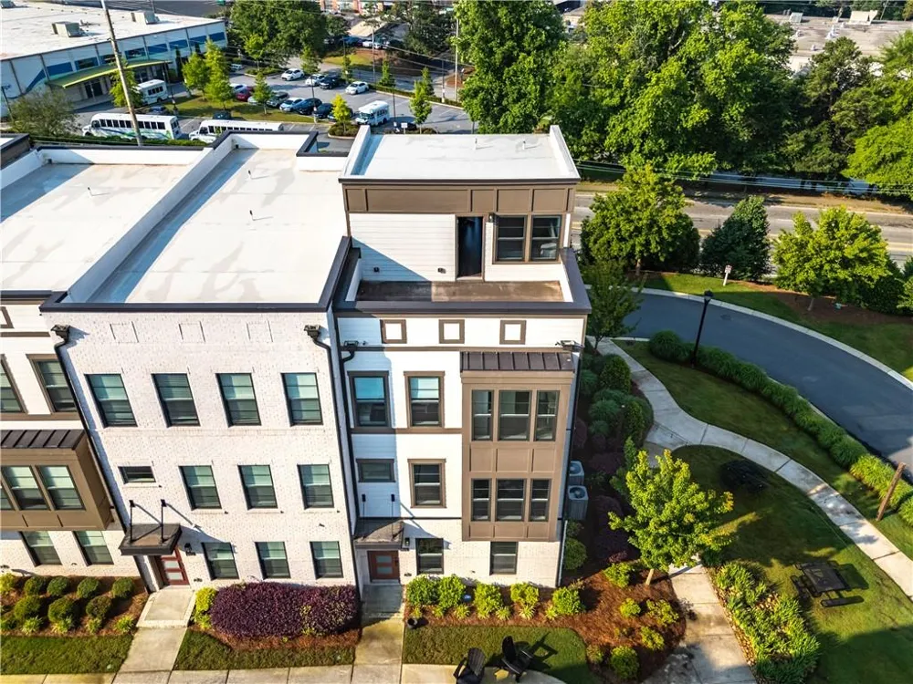 2076 Holtz Lane Atlanta, GA 30318