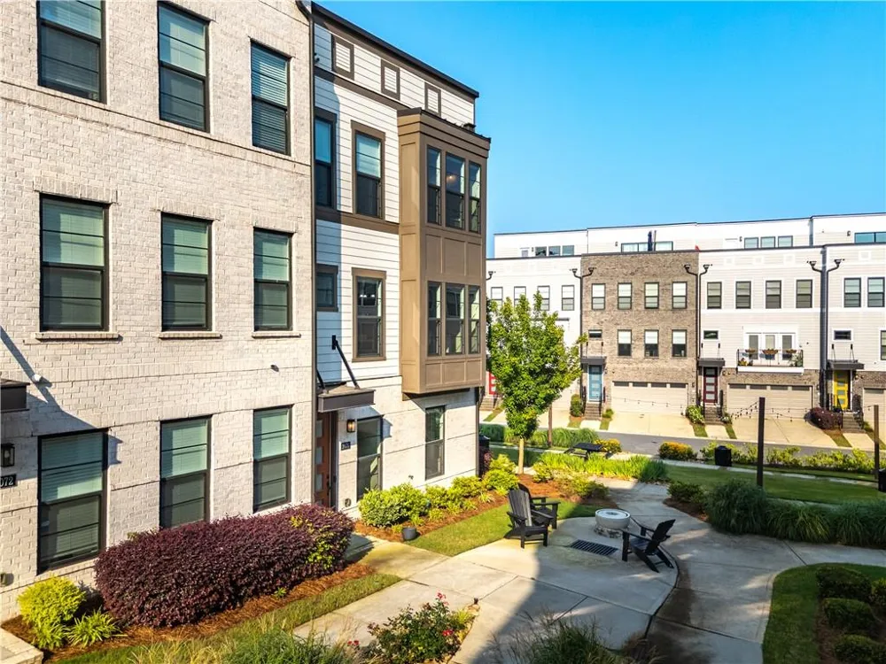 2076 Holtz Lane Atlanta, GA 30318