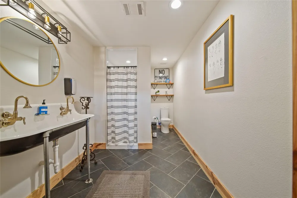 211 Avenue A Dickinson, TX 77539