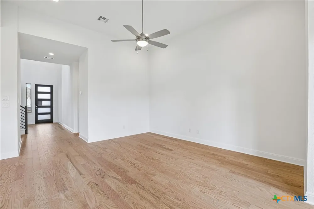 253 Prickly Poppy Loop Kyle, TX 78640