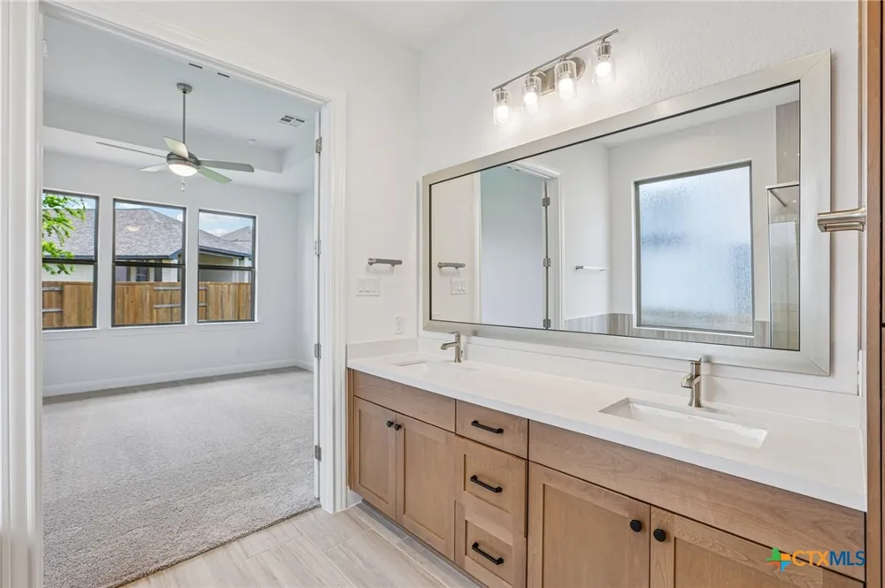 253 Prickly Poppy Loop Kyle, TX 78640