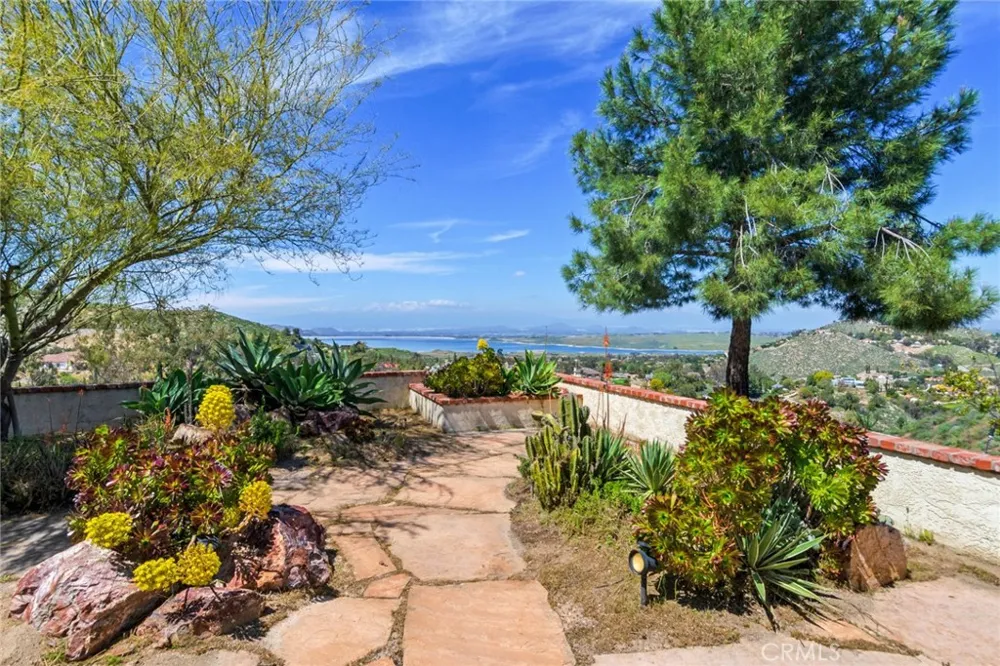 21798 Ridgedale Drive Lake Mathews, CA 92570