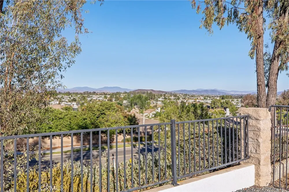 25560 Timbertree Court Murrieta, CA 92563