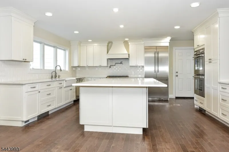 193 E Shore Trl Sparta, NJ 07871