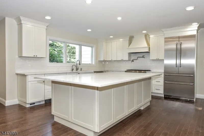 193 E Shore Trl Sparta, NJ 07871
