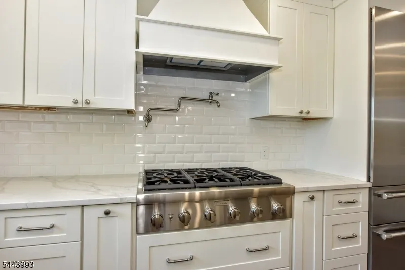 193 E Shore Trl Sparta, NJ 07871
