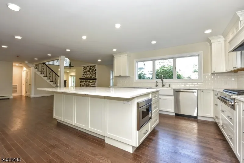 193 E Shore Trl Sparta, NJ 07871