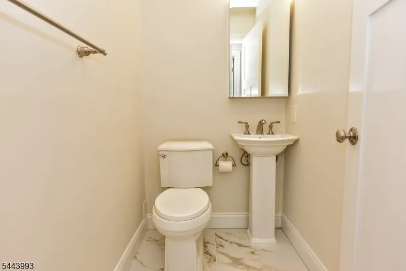 193 E Shore Trl Sparta, NJ 07871