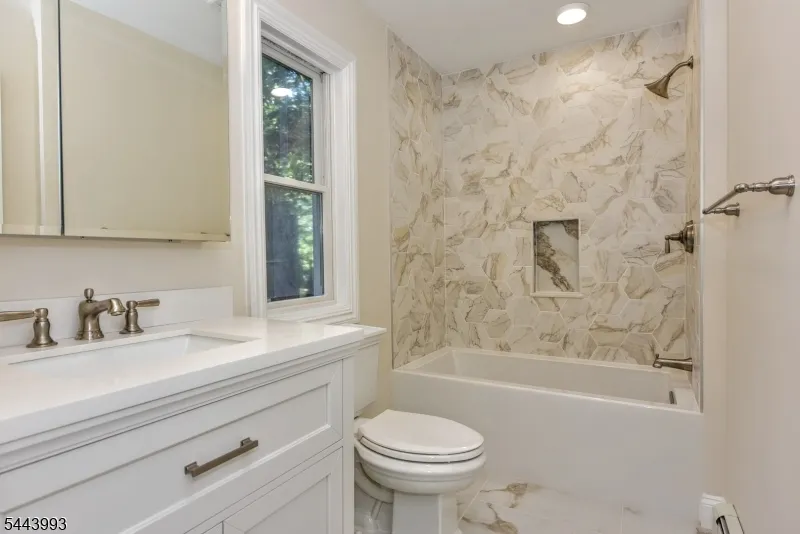 193 E Shore Trl Sparta, NJ 07871